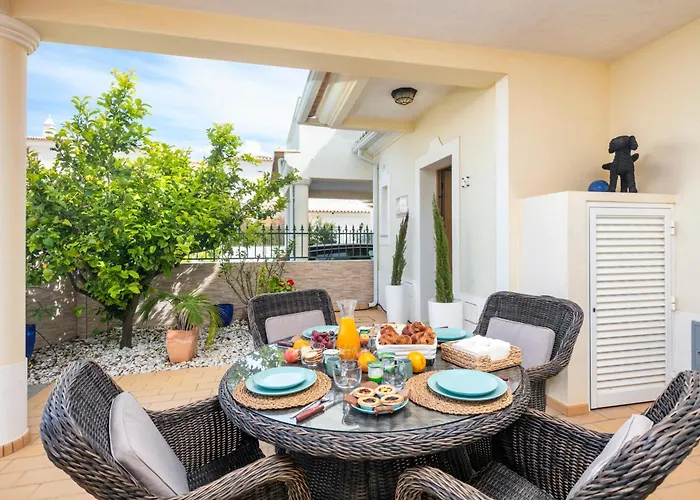 Beautiful Townhouse In Downtown Ferragudo