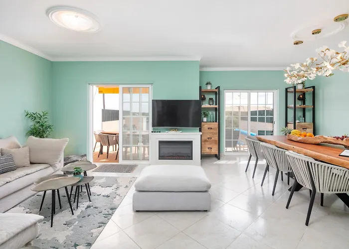 Beautiful Townhouse In Downtown Ferragudo